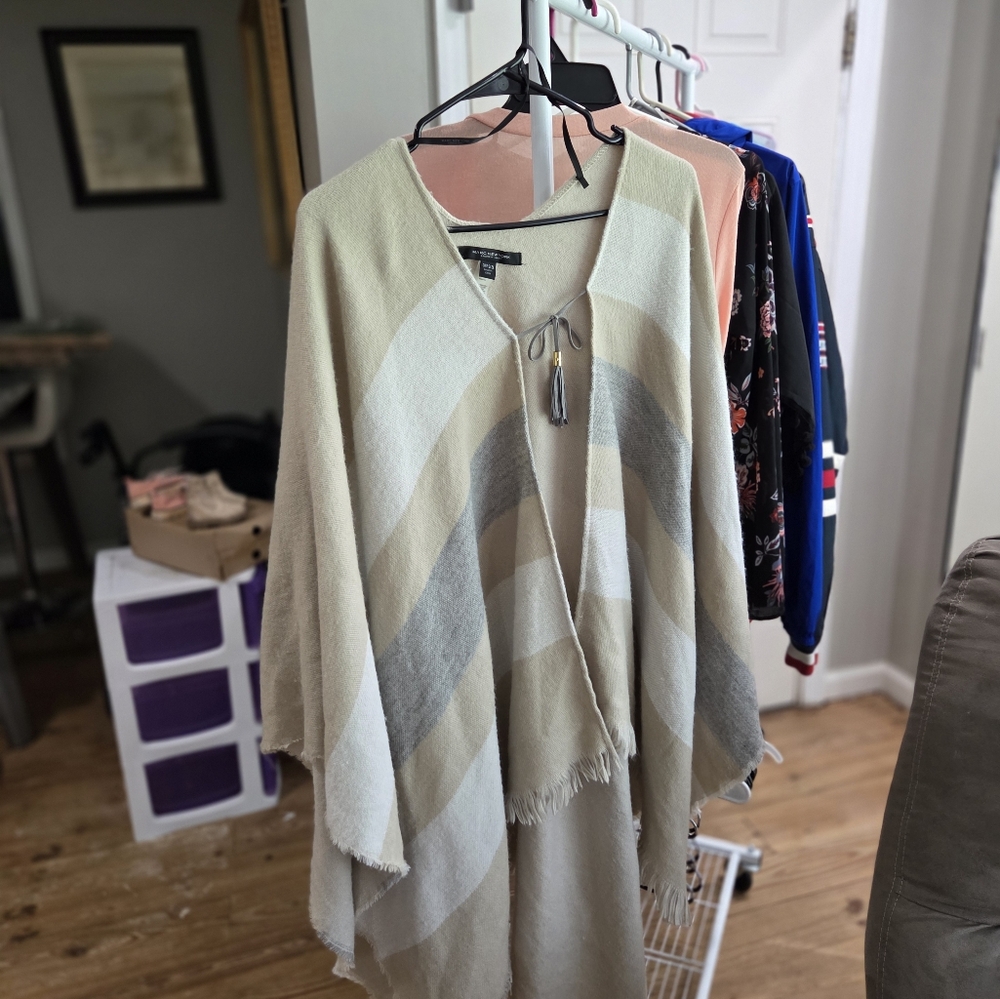Marc New York Cream and Gray Knit Poncho Shrug